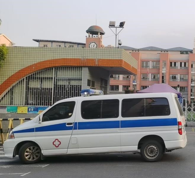 玉环救护车出租护送骨折病人一公里多少钱